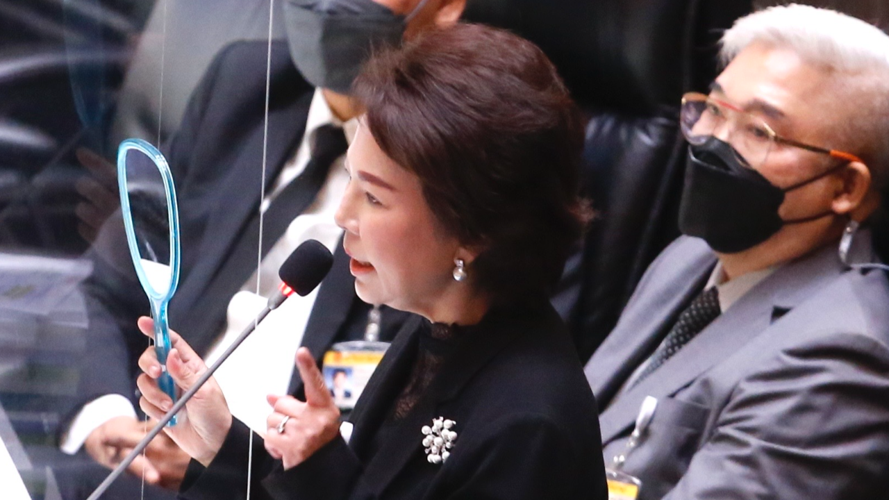 "อมรัตน์" เปิดหลักฐาน กองทัพล็อกงานให้ผู้รับเหมา แบ่งเค้กหลายพันล้าน (คลิป)