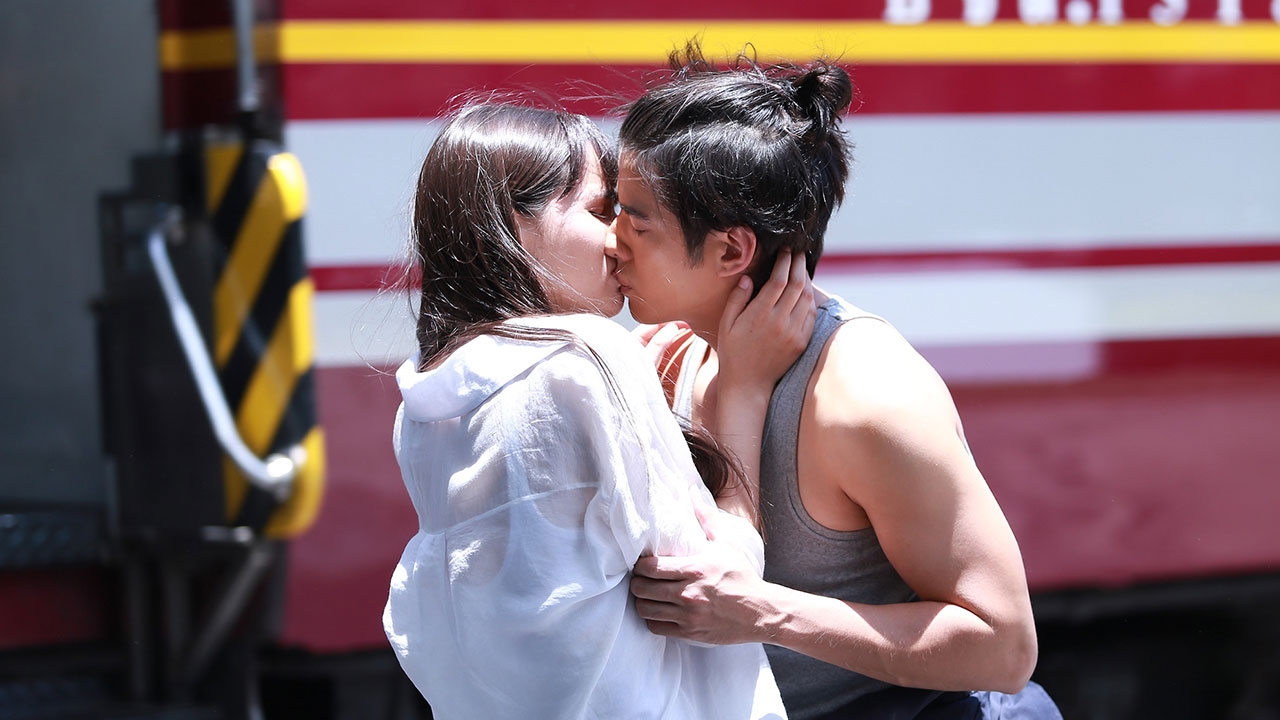 ญาญ่า อึ้งไม่ทันตั้งตัว มาริโอ้ บุกจู่โจมจูบสารภาพความในใจ ใน "คือเธอ"