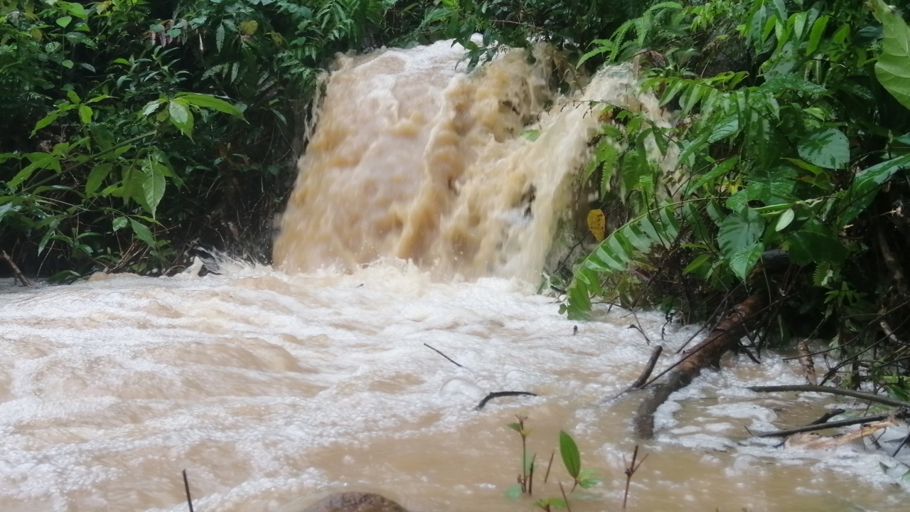 พิษฝนถล่ม เตือน 8 อำเภอพังงา ระวังน้ำป่าไหลหลาก และดินโคลนถล่ม