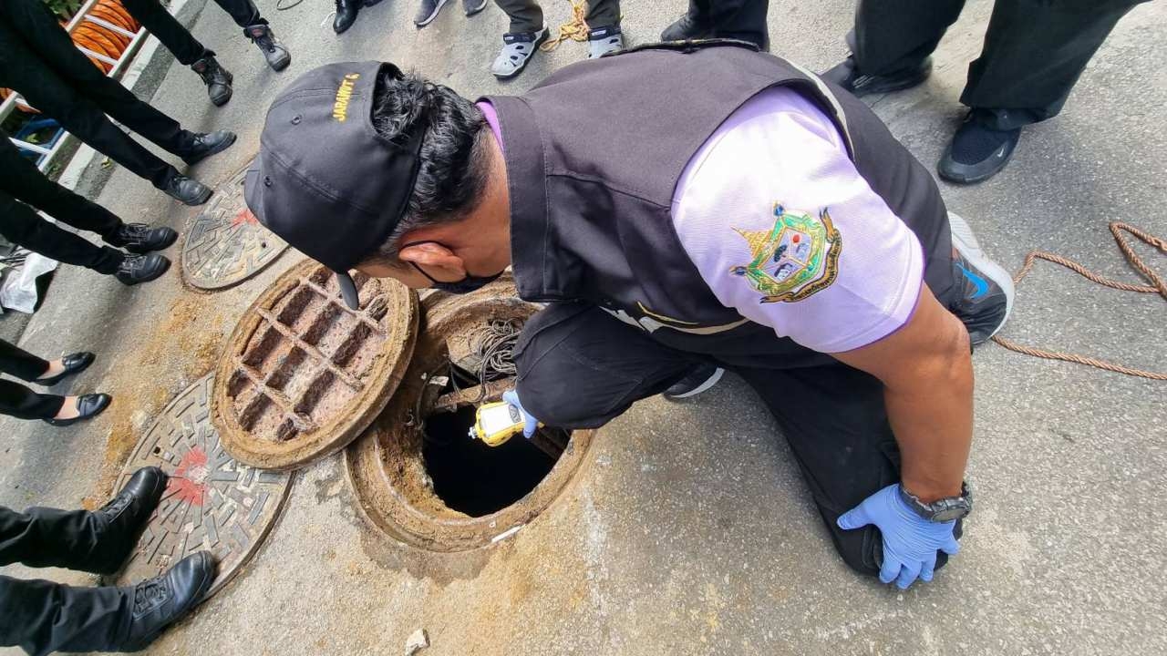 พฐ.ตรวจใต้บ่อบำบัดคอนโดฯ คร่า 3 ศพ พบออกซิเจนต่ำ แก๊สพิษสูงระดับอันตราย