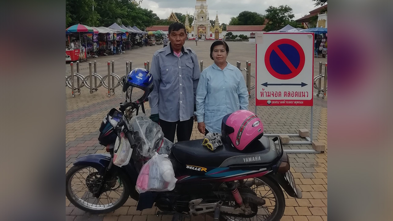 โซเชียลแชร์ทริป "สองลุงป้า" ขี่มอเตอร์ไซค์คู่ชีพ จากลำปางเที่ยวอีสาน