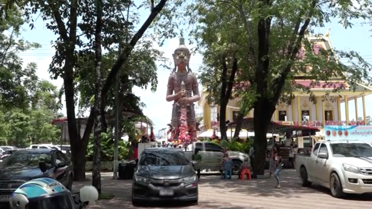 คนสมหวังมาแก้บน "ท้าวเวสสุวรรณ" ไม่พลาดได้ "เลขเด็ดงวดนี้" ลุ้นโชค