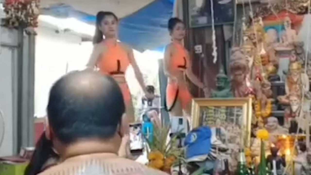 โคโยตี้ เต้นสะบัด บนสำนักฤาษี อาจารย์บอกศิษย์จ้างแก้บน เพราะพ่อปู่ชอบ