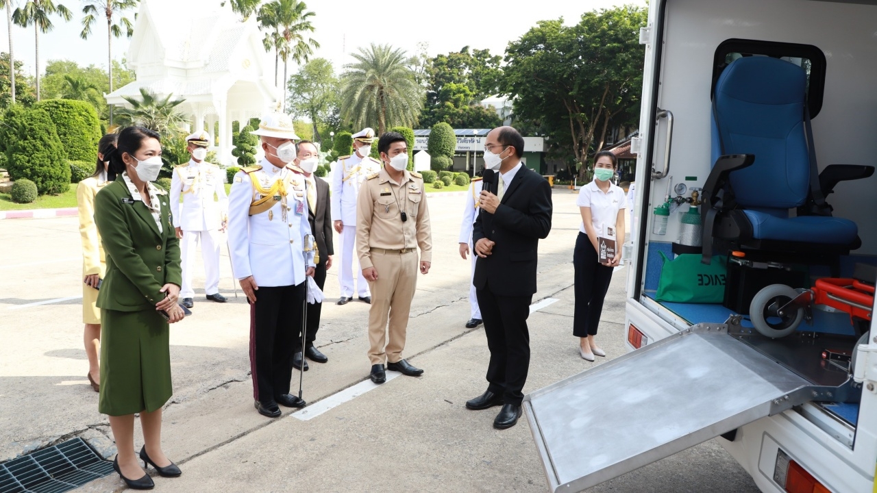 มทภ.1 เจ๋ง ดัดแปลงกระบะเป็นรถพยาบาลฉุกเฉิน มอบ รพ.บ้านคา ดูแลผู้ป่วย