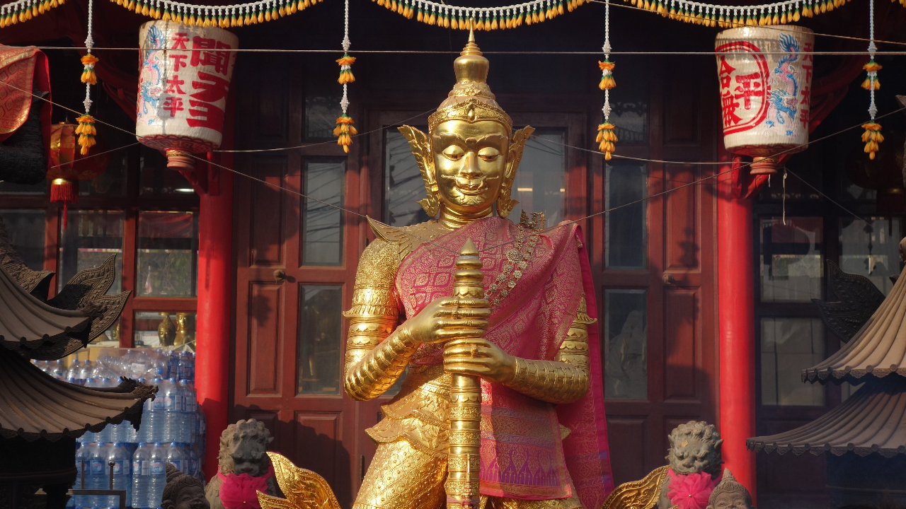 ดอกกุหลาบสีแดงแก้บนท้าวเวสสุวรรณ ราคาพุ่งตามเทรนด์