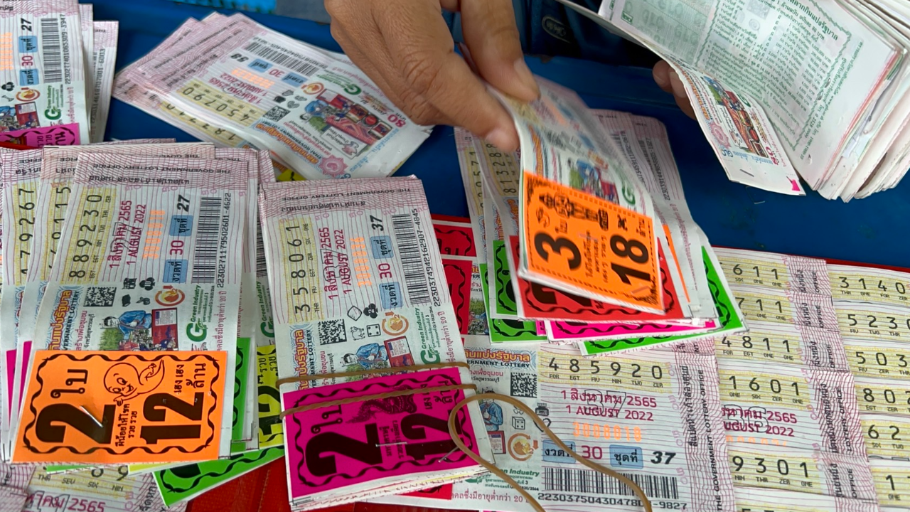 เลขเด็ดเชียงใหม่ แม่ค้าเผย "เลขมหามงคล-นักการเมือง-ปฏิทินจีน" เกลี้ยงแผง