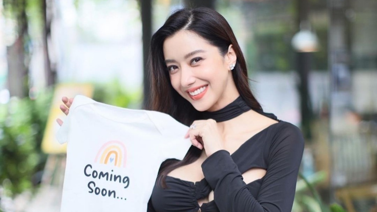 ไอซ์ อภิษฎา เคลื่อนไหวครั้งแรกหลังท้อง ดีใจน้ำตารื้นจะได้เป็นคุณแม่