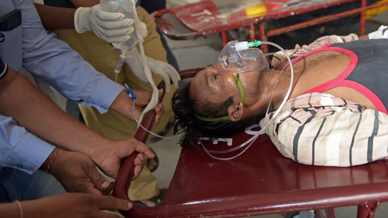 อินเดียสังเวยเหล้าเถื่อน ดับ 26 ศพ ล้มป่วยกว่า 30 ราย