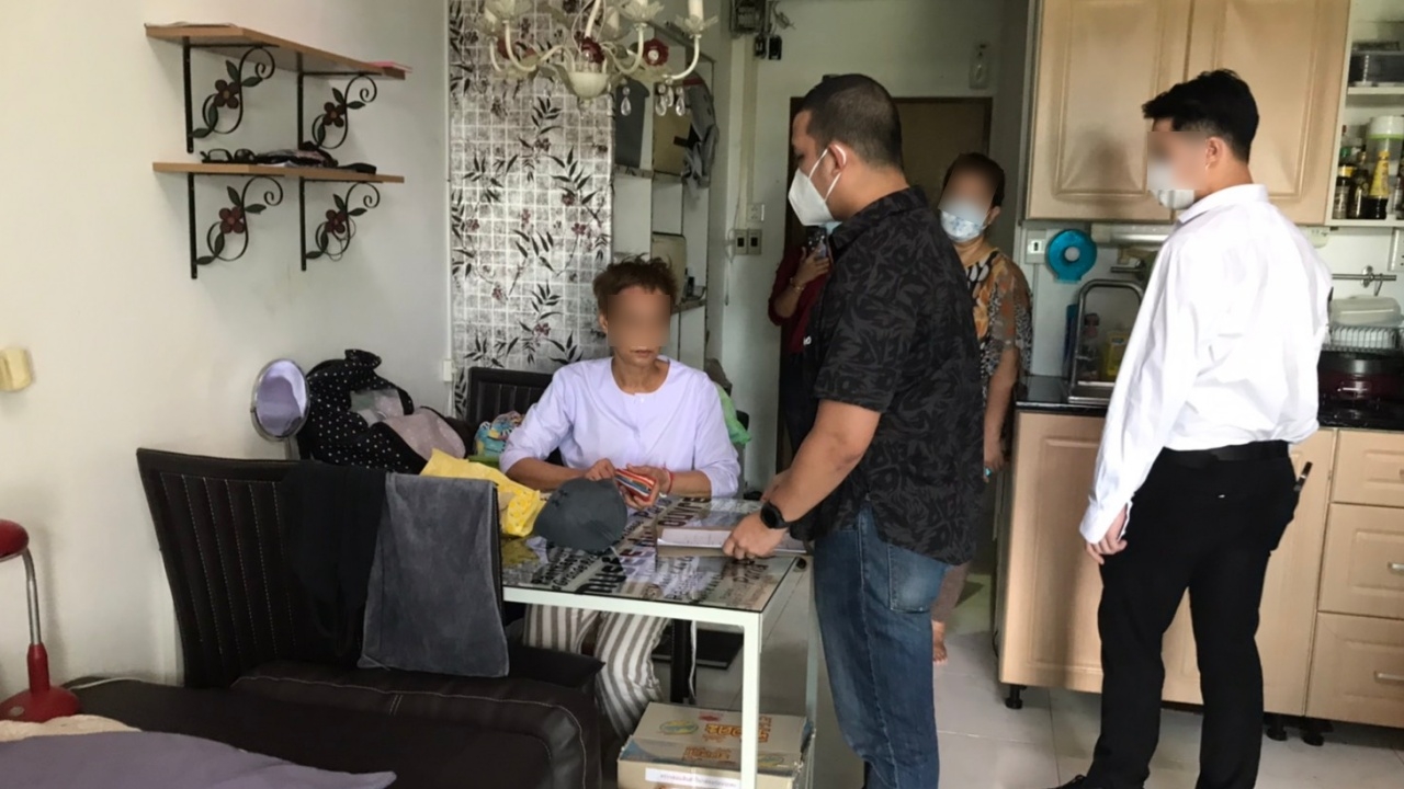 กองปราบจับแม่ยายจอมแสบร่วมลูกสาว วางยาพ่อแม่สามีจนสติหลอน หวังฮุบสมบัติ