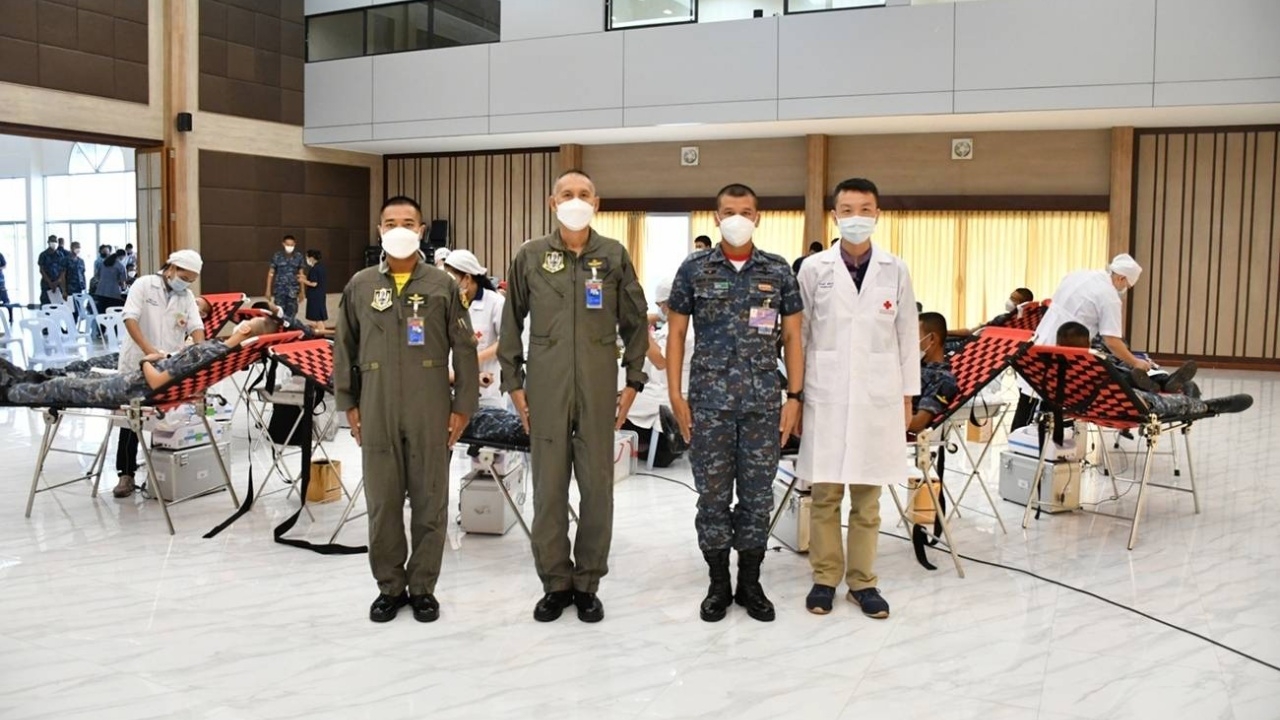 กองบิน 4 นำกำลังพล ครอบครัว ร่วมบริจาคโลหิตเพื่อถวายเป็นพระราชกุศล 