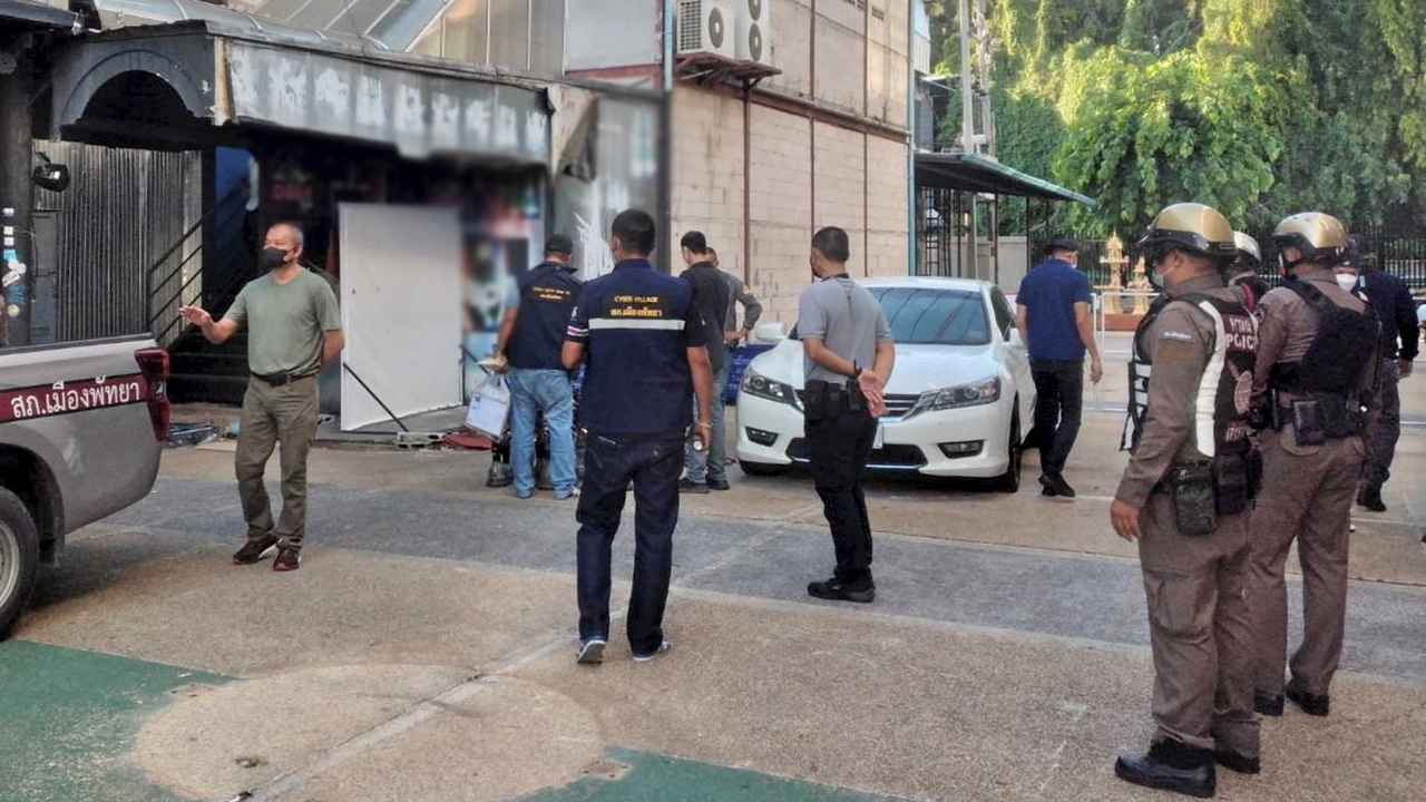 ทลายผับพัทยา เปิดเย้ยยันเช้า ย่าน "วอล์กกิ้งสตรีท" มั่วสุมกันกว่า 200 คน