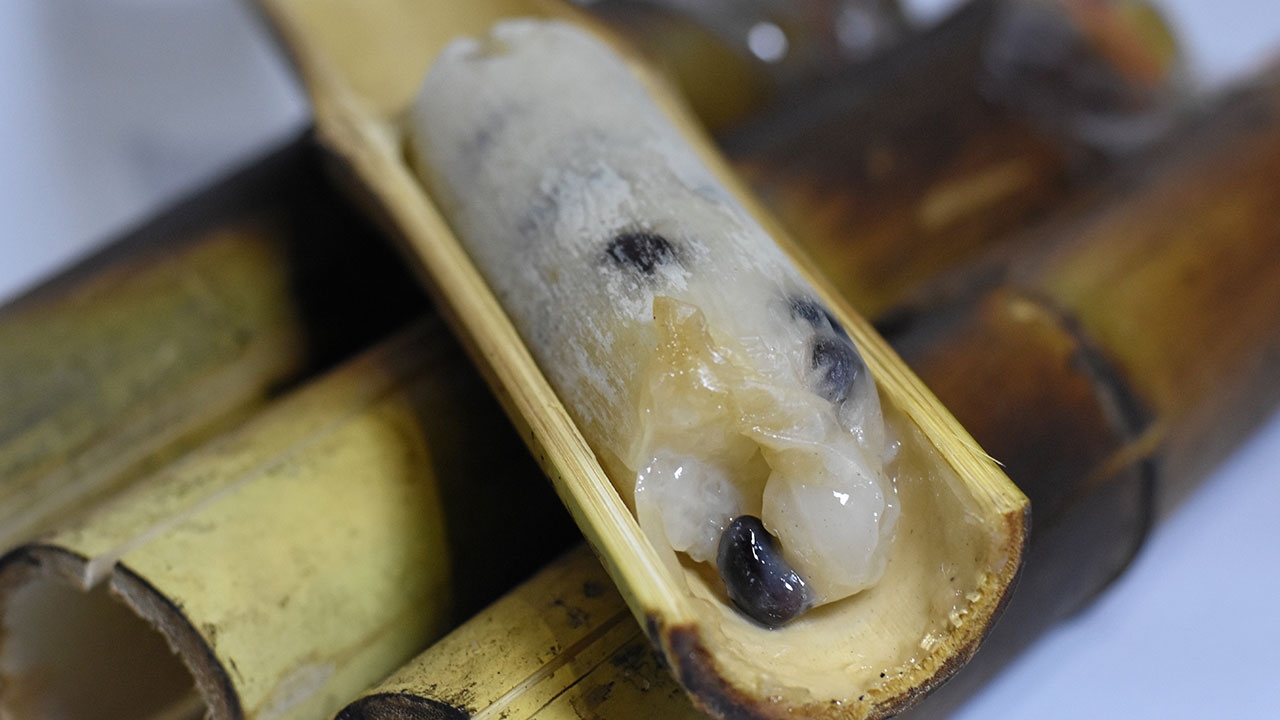 “ข้าวหลามแม่วรรณา” หวานมันทะลุกระบอก