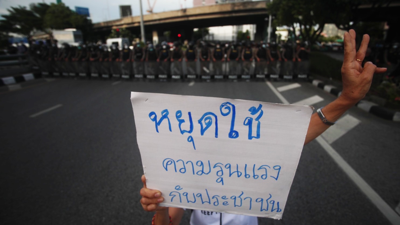 มวลชนเคลื่อนถึงแยกดินแดง ตร.ตรึงกำลังก่อนเปิดจราจร ขอม็อบไม่ยุยงปลุกปั่น