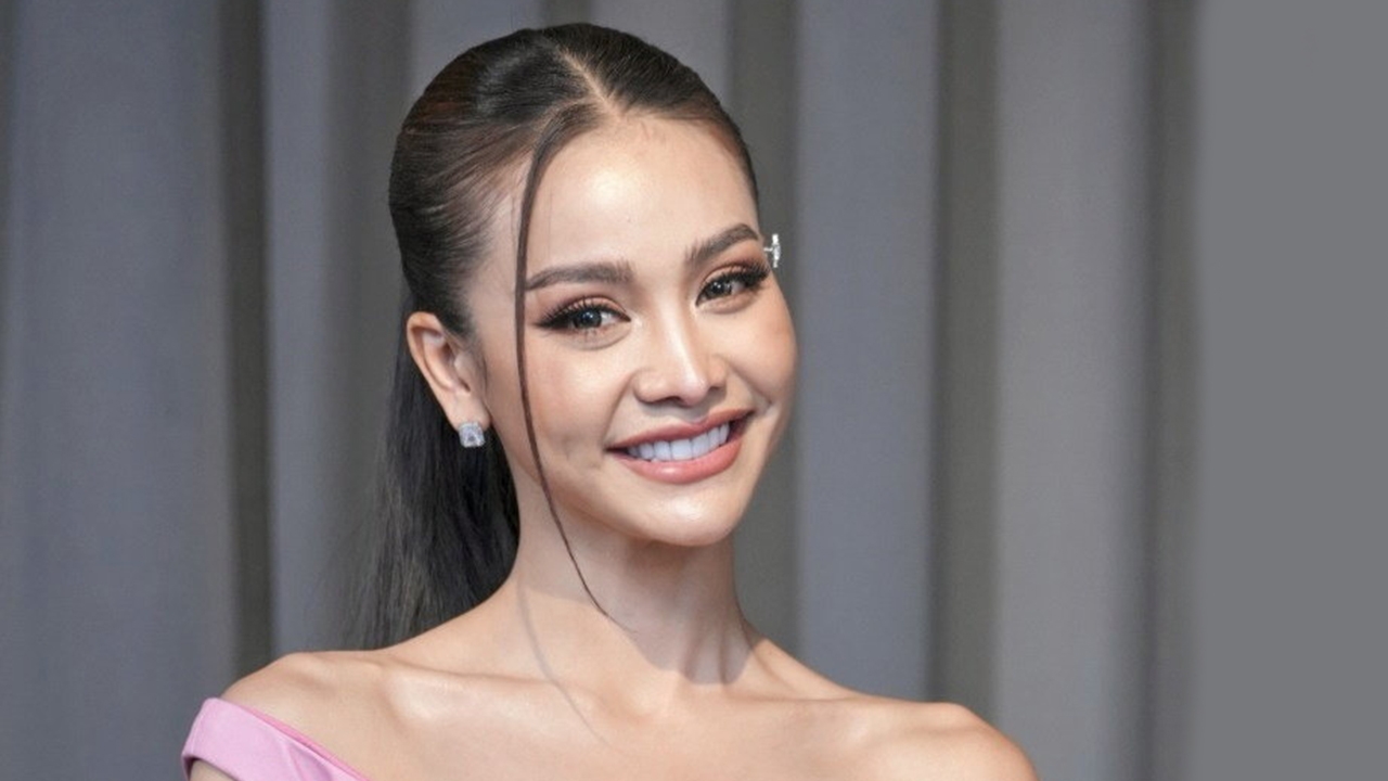 “อิงฟ้า วราหะ” รับเป็น LGBTQ เผยสถานะกับ “ชาล็อต” ย้อนวัยเด็กสุดลำบาก