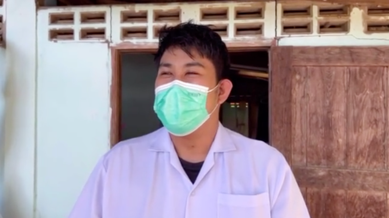 เปิดใจ "พนักงานเปล" ยอมเจ็บตัว โดดล็อกคนไข้คลั่งบนรถฉุกเฉิน เพื่อให้พยาบาลหนี