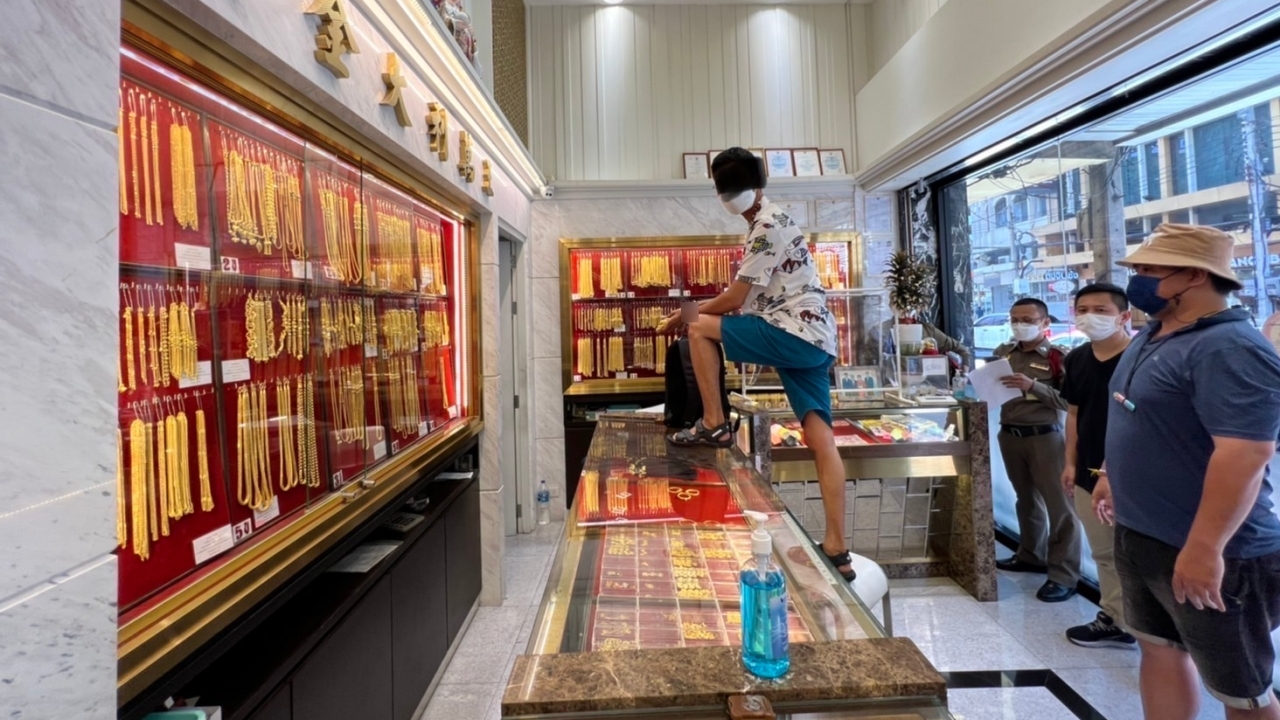 จับโจรชิงทองกลางกรุง เครียดเรื่องเงิน เจ๊งลงทุนบิตคอยน์ ตำรวจล่า 11 ชม.