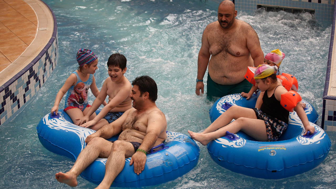 ชาวอิรักรับมือคลื่นความร้อนแผ่ปกคลุม อุณหภูมิทะลุ 48-50 องศาฯ