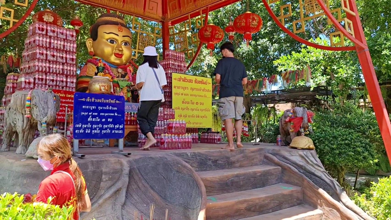 คนดวงเฮงมาแก้บน "กุมารทองเจ้าสัวเฮง" คอหวยไม่พลาด "เลขเด็ด" อ่างน้ำมนต์ฤาษีเณร