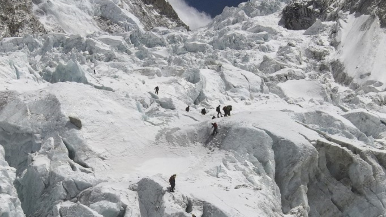 เนปาลเตรียมย้าย เอเวอเรสต์ เบสแคมป์ ธารน้ำแข็งละลายเร็วมาก บางลงปีละเมตร