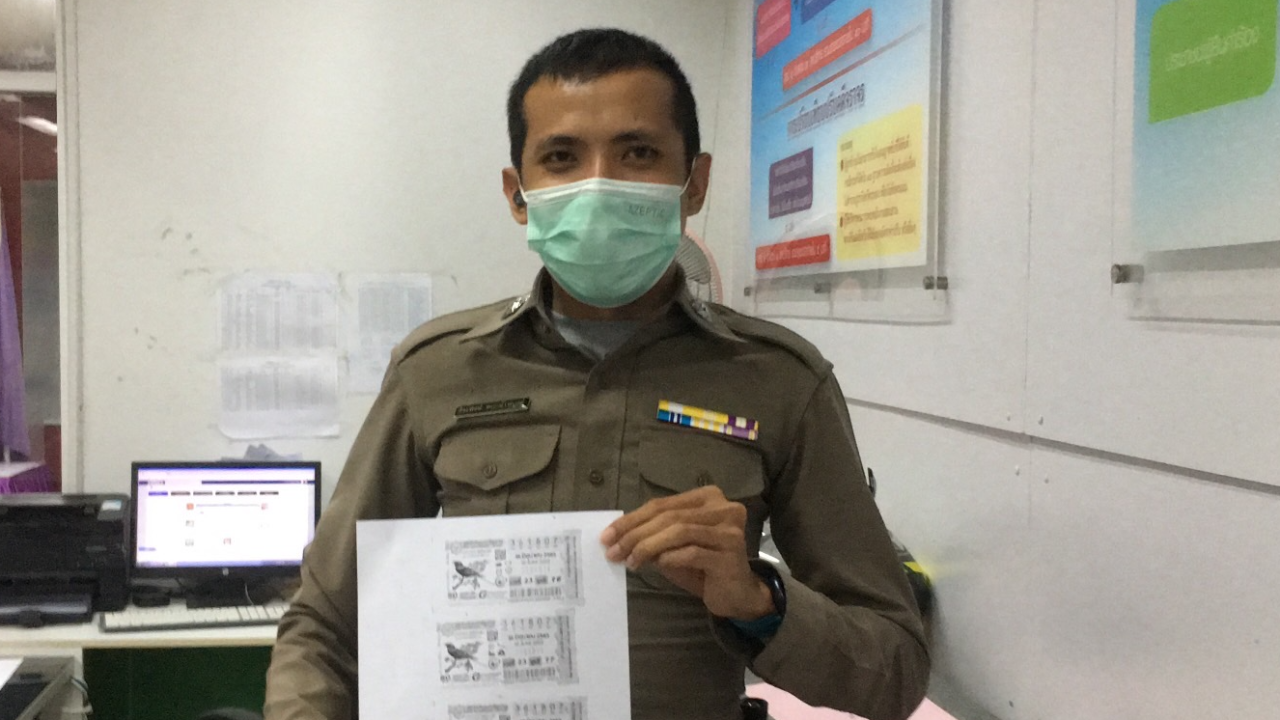 ถูกหวย 24 ล้าน แม่ค้าหวังดีนำลอตเตอรี่มาแจ้งความแทนลูกค้าติดธุระ