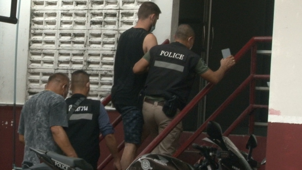 หนุ่มลิทัวเนียบีบน้ำตา ปฏิเสธฆ่าหมกศพสาวสองที่สุรินทร์ ซัดแม่น่าสงสัย 