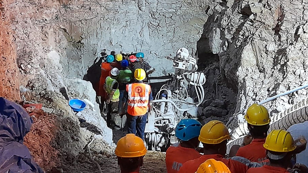 ช่วยได้แล้ว เด็กอินเดีย 11 ขวบ ติดในบ่อบาดาลนาน 104 ชั่วโมง