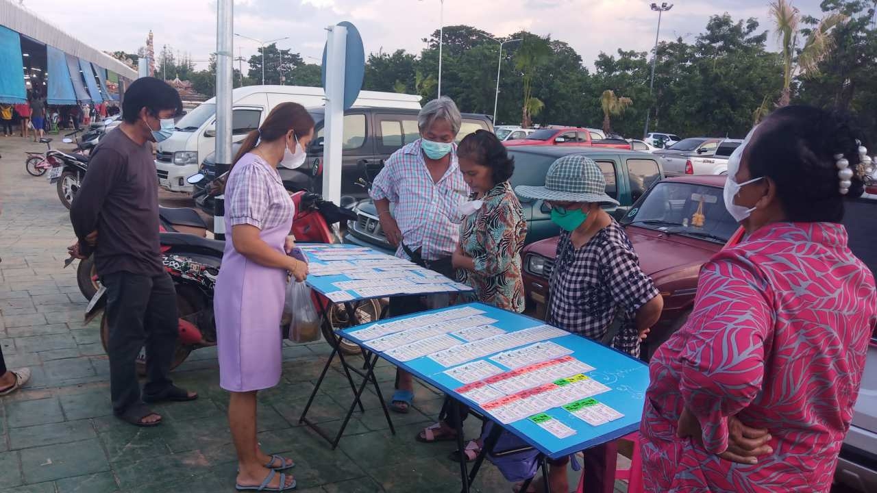 กำแพงเพชรเลขพุ่มพวงเกลี้ยงแผง แม่ค้าโอดงวดนี้เหลือบาน เพราะสลากดิจิทัล