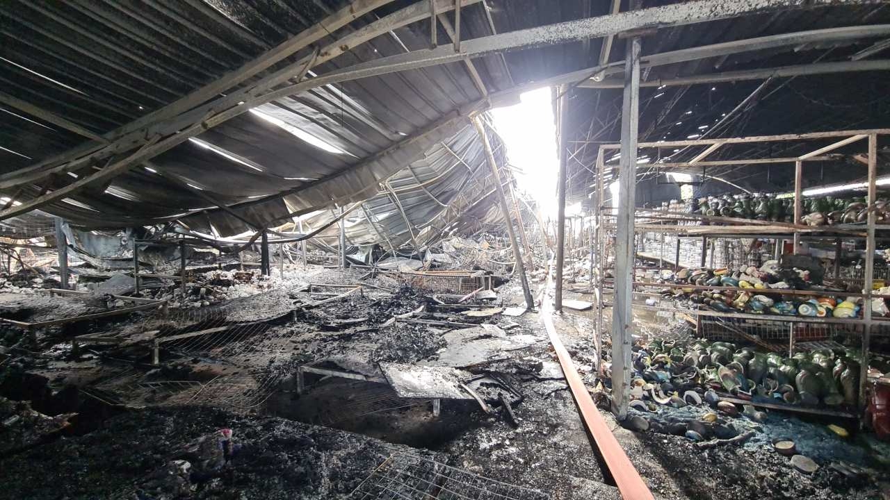 ดับแล้วไฟไหม้ร้านดังเมืองหาดใหญ่ คาดเสียหายกว่า 30 ล้าน ตร.เร่งสอบสาเหตุ