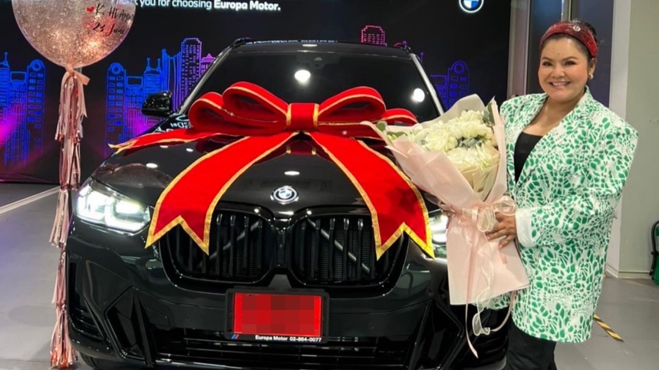 ฮาย อาภาพร ถอยรถป้ายแดง แป๊บเดียวให้โชค ชาวเน็ตจ่อซื้อตามงวดหน้า