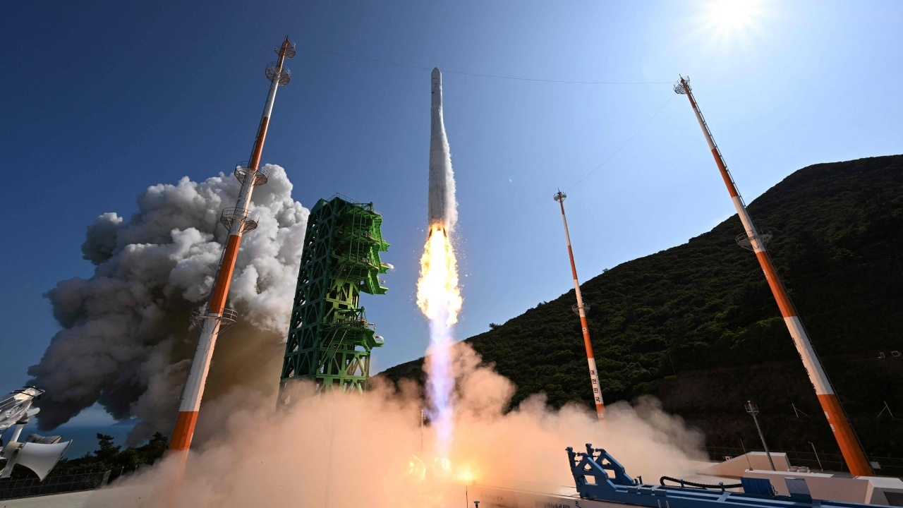 เกาหลีใต้เฮ ส่งดาวเทียมสู่วงโคจรด้วยจรวดผลิตเองสำเร็จครั้งแรก