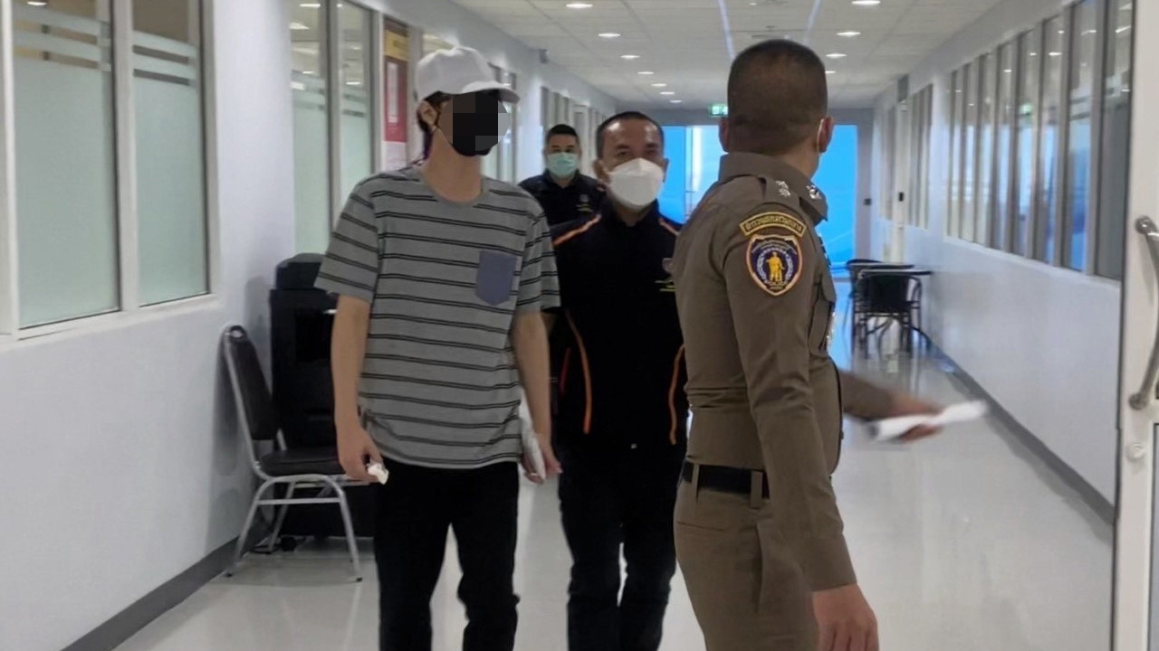 แฉพฤติกรรม เดนสังคม บังคับเหยื่อแก้ผ้าถ่ายภาพ บางรายรํ่าไห้ เครียดมีดจี้คอ