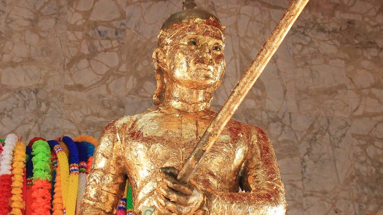 หมอไก่เปิดพิกัดเฮง ปิดทองจุดไหนปัง ศาลพันท้ายนรสิงห์ ให้พรอย่างใจหวัง