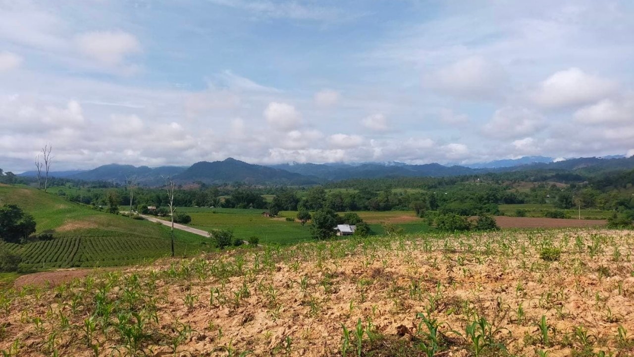 ถล่มเดือด กะเหรี่ยงเคเอ็นยูรวมกำลังตีฐานทหารเมียนมา ตรงข้ามชายแดนพบพระ 