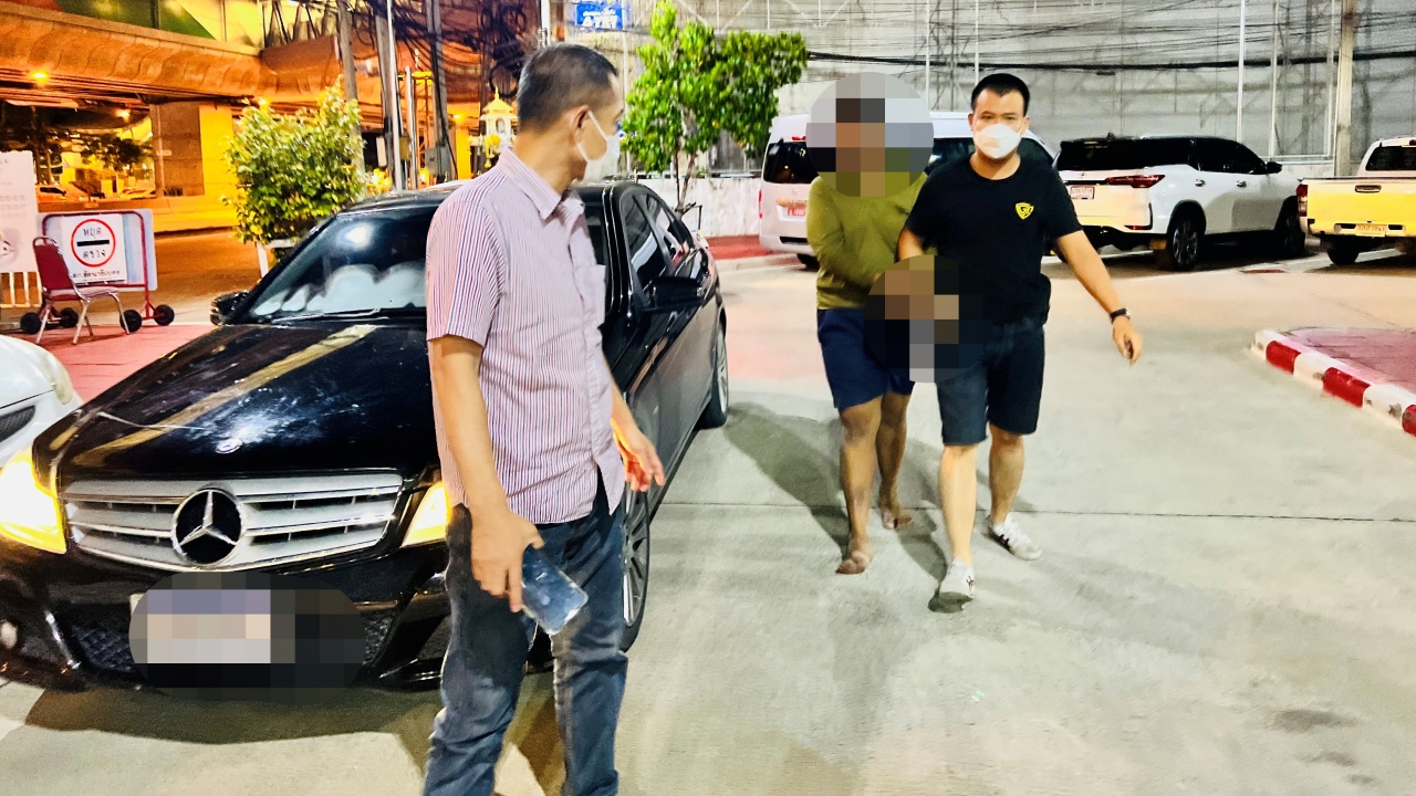 ตร.นนท์ จับหนุ่มหัวขโมยลักบัตรเครดิตกับรถเบนซ์ C200 รับเอาไปขับโชว์สาว