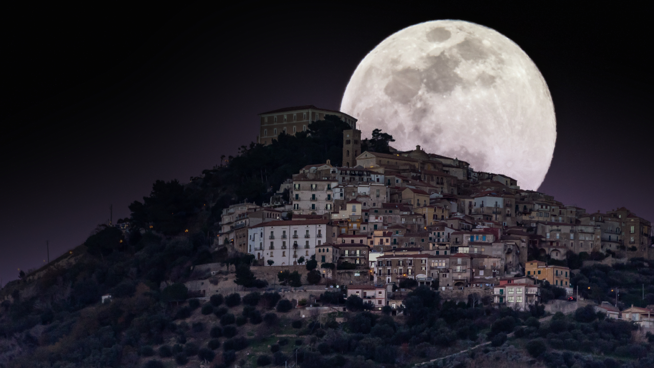 วันอาสาฬหบูชา 2565 เตรียมชมปรากฏการณ์ Super Full Moon ใกล้โลกที่สุดในรอบปี