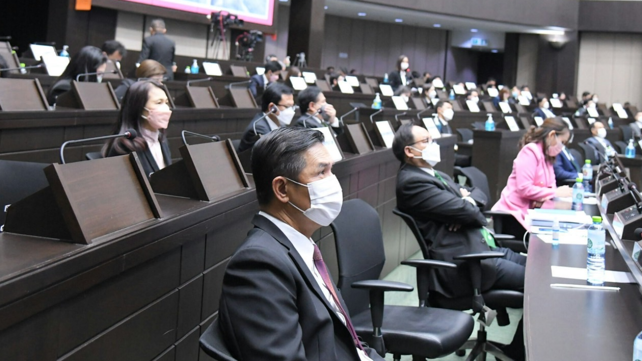 สภา กทม. ตั้ง คกก.วิสามัญพิจารณางบฯ 66 ชัชชาติ รับทุกข้อเสนอไปแก้ปัญหา