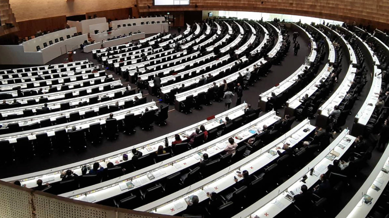 ส่อแววยืดเยื้อ รัฐสภาถก ม.23 ปมสูตรหาปาร์ตี้ลิสต์ ประท้วงกันวุ่น