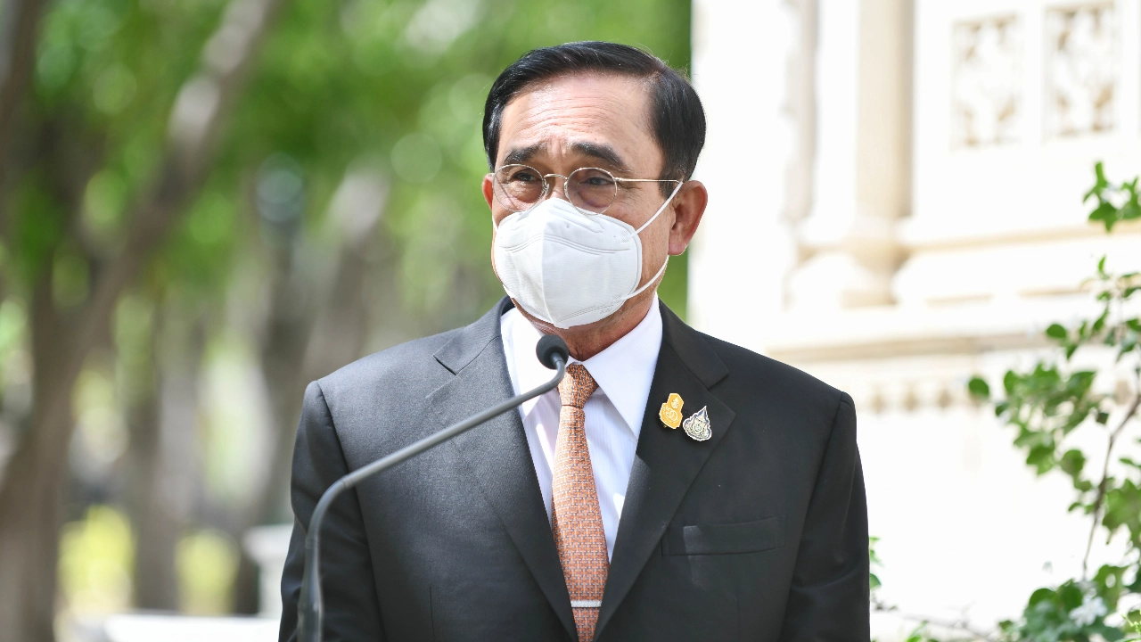 บิ๊กตู่ มั่นใจ สธ.ไทยเข้มแข็งรับมือโควิดได้ เตือน ปชช.ยังสวมหน้ากาก เว้นระยะห่าง