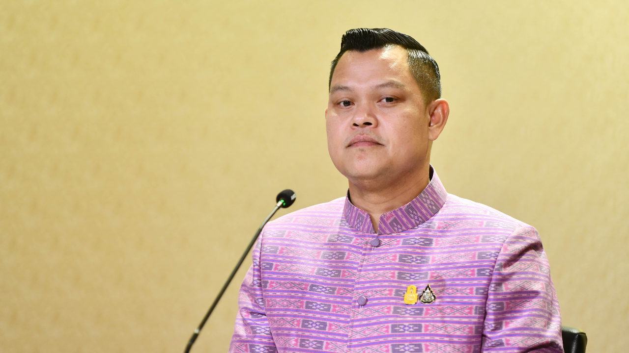 “ธนกร” อัด “ทักษิณ” ปัด “บิ๊กตู่” ทุบโต๊ะสั่งเอาสูตรหาร 500 ชี้เป็นเรื่องสภาฯ