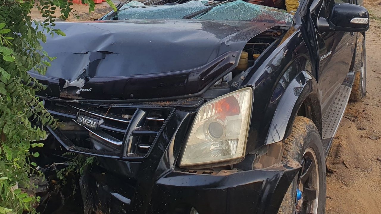 กระบะตำรวจชัยนาท ชนท้ายรถพ่วง 18 ล้อที่ลาดหลุมแก้ว ดาบตำรวจตาย 2 ศพ