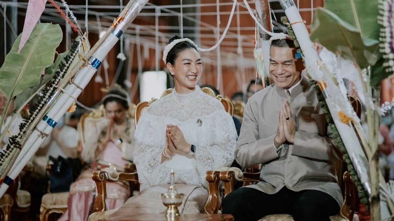 แพนเค้ก-พี่หมี แต่งงานแบบล้านนา สุดอบอุ่น ท่าน ว. อวยพรเริ่มต้นชีวิตคู่