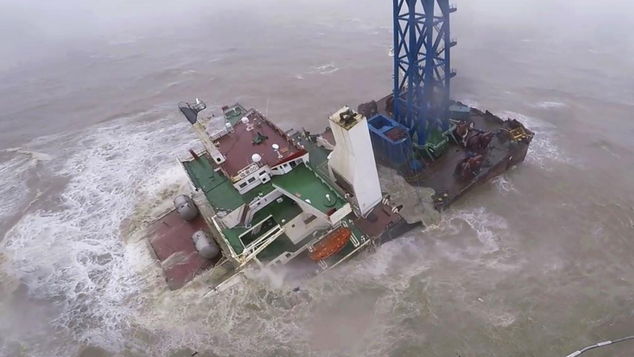 พบแล้ว 12 ศพ เหตุเรืออับปางในทะเลจีนใต้