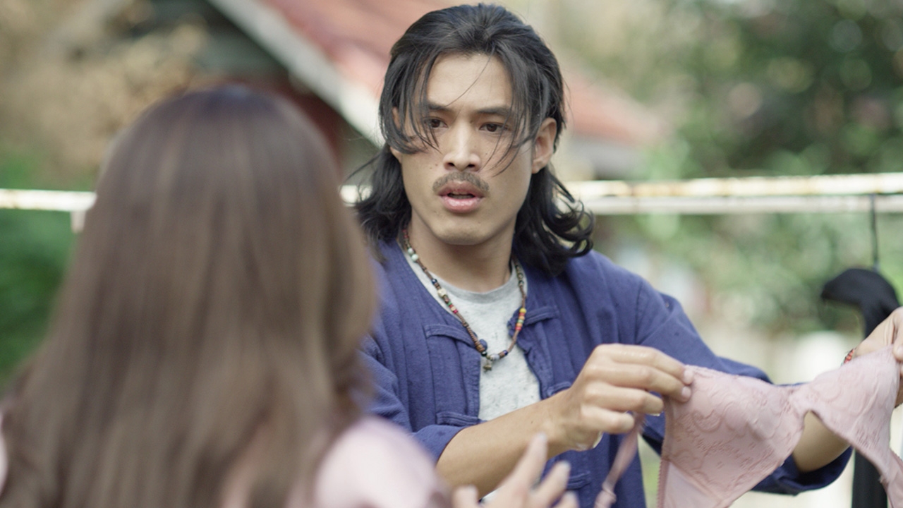 “พ้อยท์” เซิ้งยับ สะบัดชุดชั้นใน ทำเอา “แนท” หัวจะปวด ใน “บอดี้การ์ดหมอลำ”