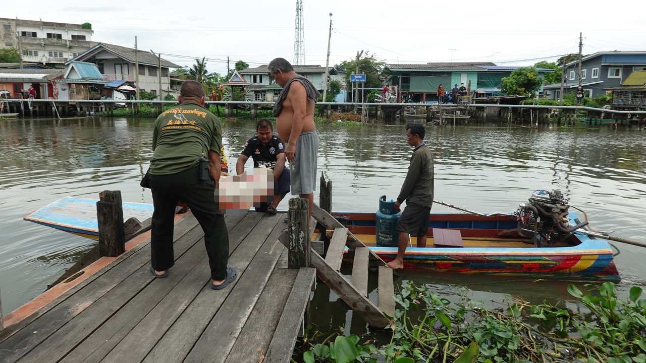 เรือหางยาว 2 ลำชนกันช่วงทางโค้งในคลองกัลยา ที่ อ.บางบ่อ ตาย 1 เจ็บ 2 ราย