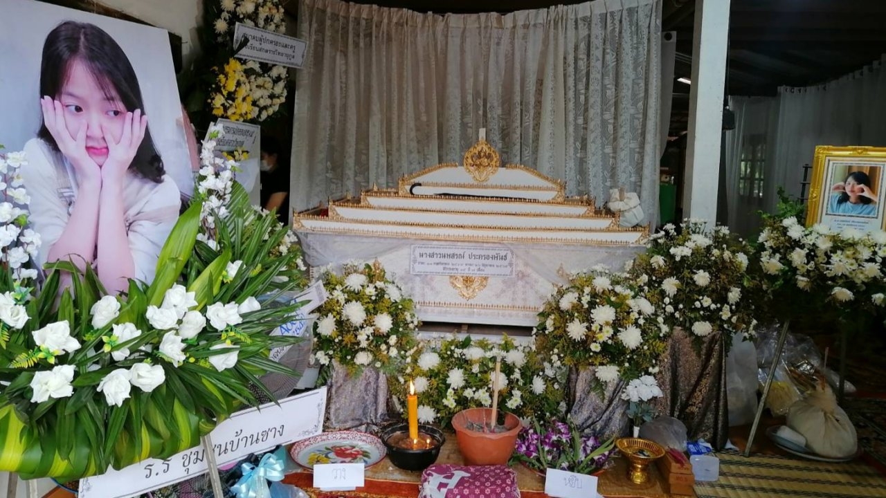 ฌาปนกิจ "น้องพลอย" ดาว TikTok แฟนคลับและเพื่อนๆ ร่วมส่งไปสู่สรวงสวรรค์ 