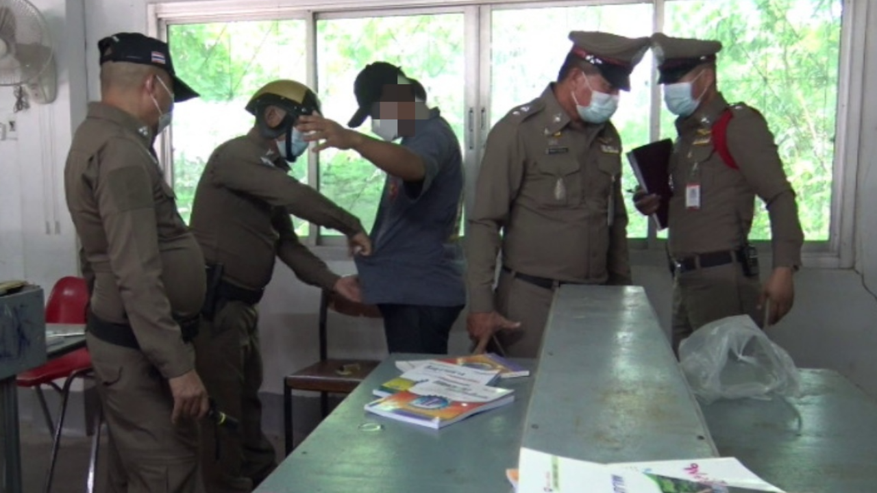 ช่างไฟฟ้ายิงช่างกล วิวาทกันในวิทยาลัย ตร.บุกจับคาห้องเรียน