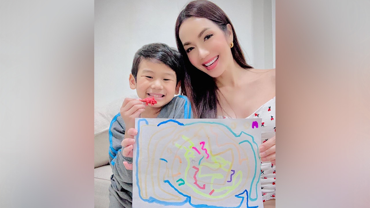 อ๋อม สกาวใจ โชว์ภาพวาด น้องจอมทัพ แฟนๆ ตาดีแห่ซูมตัวเลข 