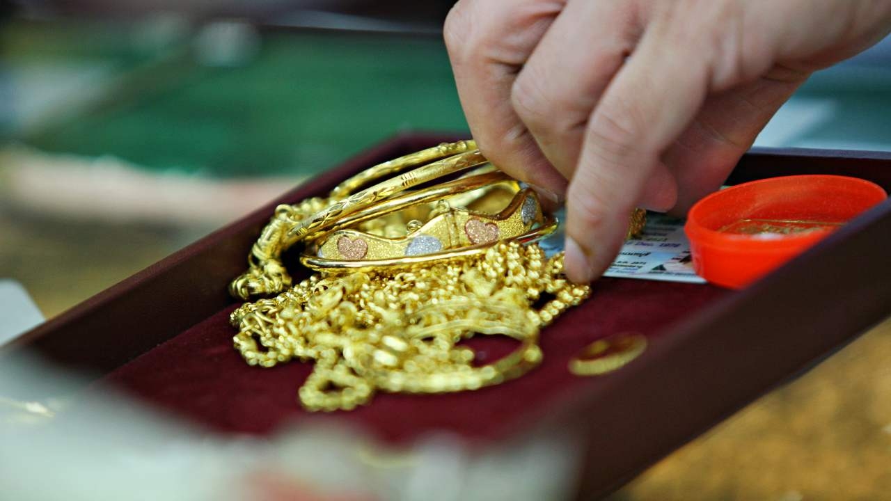 ราคาทองวันนี้ล่าสุด 1 ก.ค. 65 เปิดตลาดเช้าวันหวยออก รูปพรรณขายบาทละ 30,800