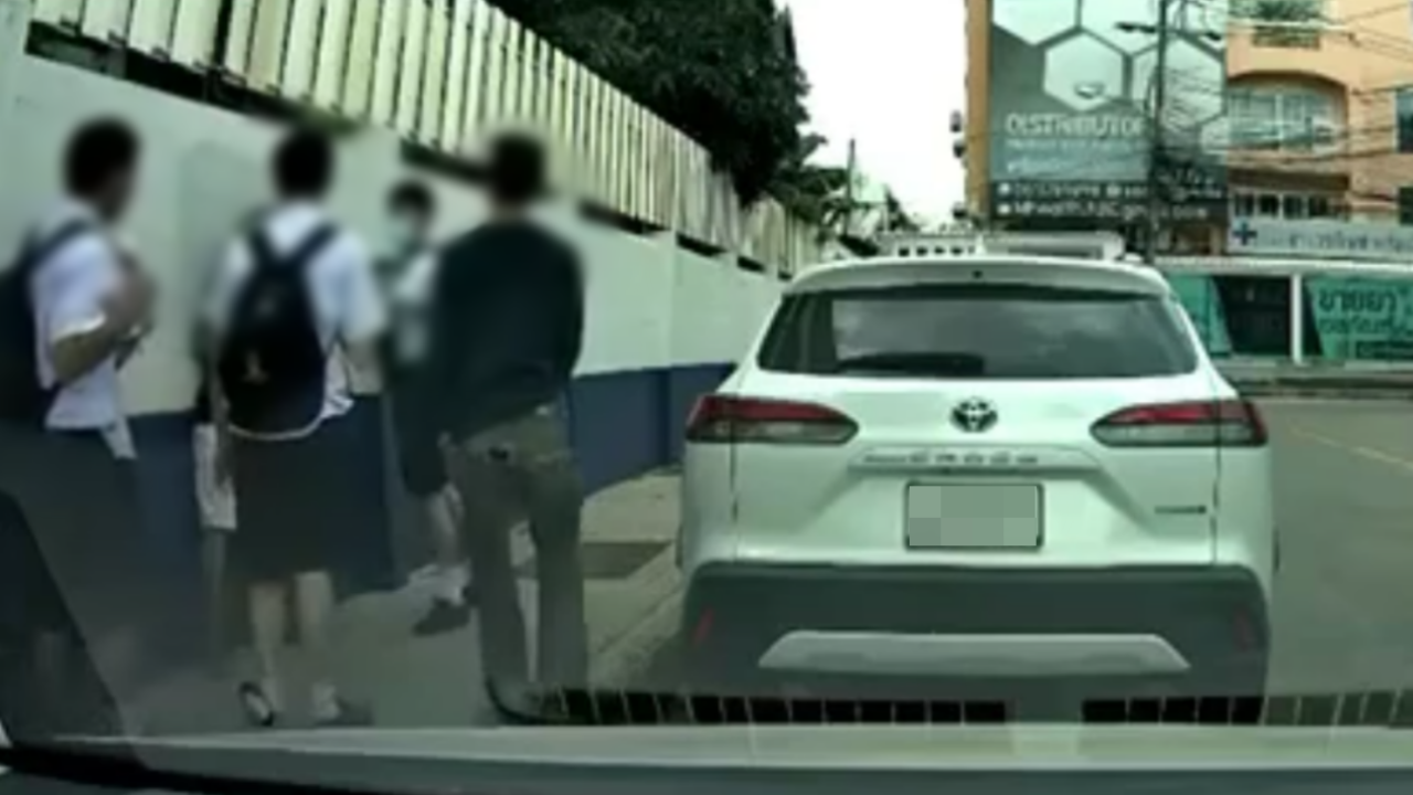 รวบ 3 เยาวชนใช้มีดขู่ชิงเข็มพระเกี้ยว เด็ก ม.5 อ้างทำไปเพราะคึกคะนอง