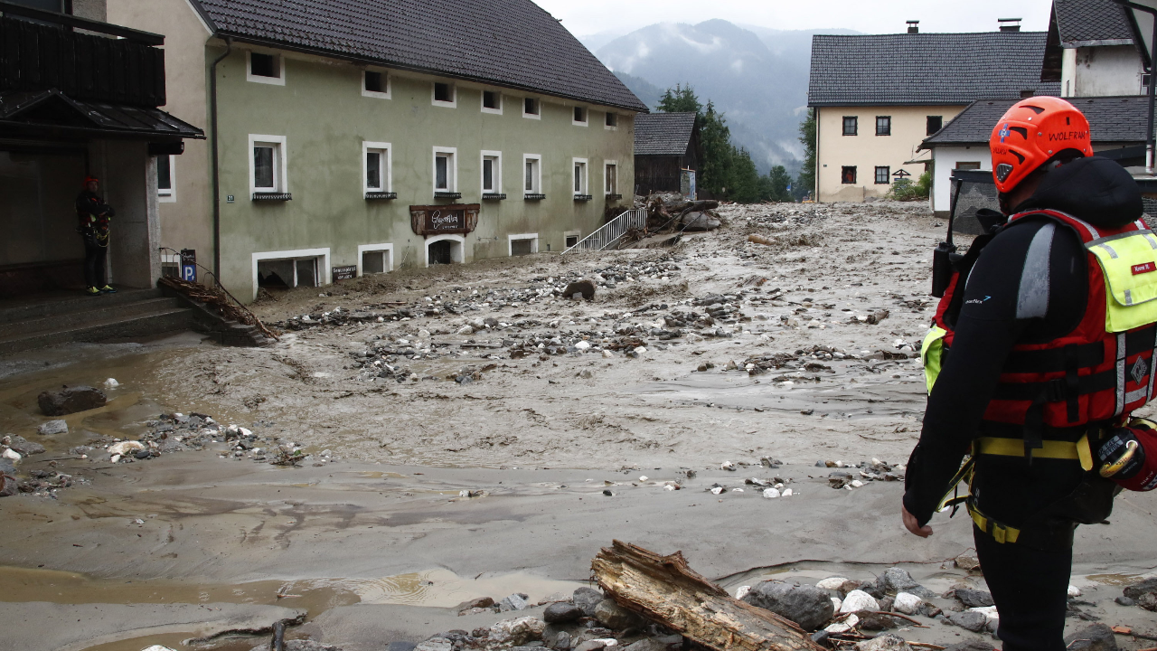 สลด ฝนตกหนักโคลนถล่มทับหมู่บ้านที่ออสเตรียดับ 1 ศพ